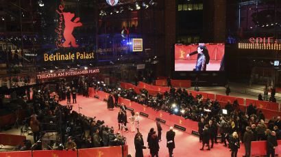 [매거진M] 베를린 영화제 개막, 디에고 루나 "트럼프의 장벽을 부수자"
