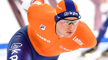 ‘빙속 황제’ 크라머, 세계선수권 5000m 8번째 우승 