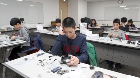 [소년중앙] 하늘 나는 차, 멀미 안 나는 차…실제 자동차 출시를 목표로 만들었죠