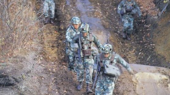 일본 자위대 교전 훈련서 동료에게 '실탄 난사' 미스터리