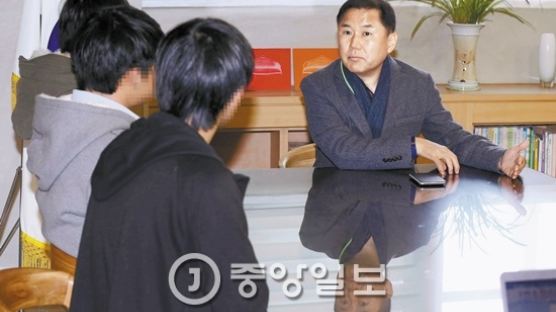 서울디지텍고 교장 "국정 역사 교과서, 안 되면 복사해서라도 쓰겠다"