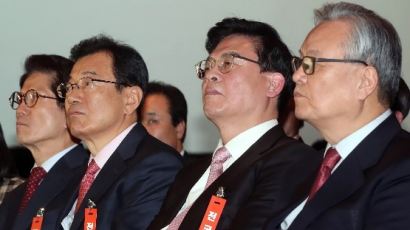 자유한국당 "특검, 이제부터라도 공정히 수사하라"