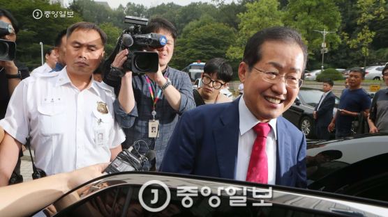 '무죄부심' 드러내는 홍준표 "한국에서만 좌파 득세"