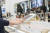  페이블드바이 마리끌레르의 오프라인 매장에서 볼 수 있는 마리끌레르 디지털 매거진. 