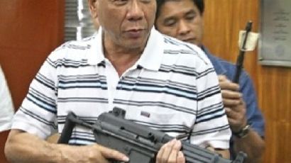 필리핀 전직 경찰 "두테르테 지시로 암살단 운영"