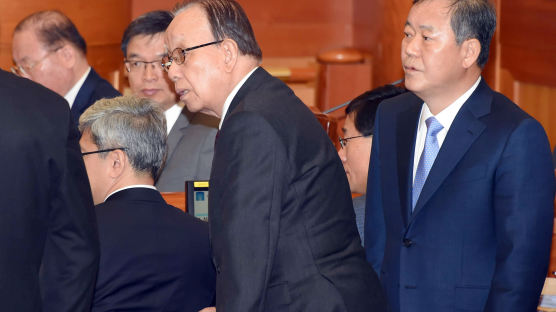 “헌재, 김평우 변호사 ‘막말’ 통제하지 않는 까닭은…”