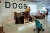 2012년 미국 마이애미에서 열린 '개를 위한 건축(Architecture for Dogs)' 전시장에서 반려견과 함께 온 관람객들이 기념 사진을 찍고 있다. [사진 '개를 위한 건축' 공식홈페이지]