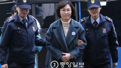 [속보] 특검 "'입시비리' 의혹 최경희 전 이대 총장 등 구속기소" 