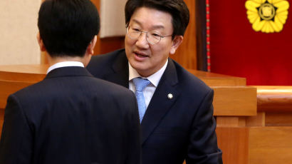 권성동 법사위원장, "황 총리 탄핵 불가…소추위원 안 해"