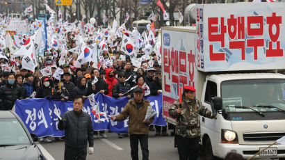 "안중근처럼 하려고"...손가락 자해한 태극기집회 남성