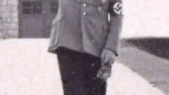 연인 침실 서랍에서 발견된 히틀러 비공개 사진 73장