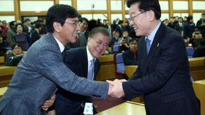 민주당 경선 선거인단 140만명 돌파…文, 安, 李 누가 웃고 있나