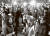 박근혜 대통령 탄핵에 찬성하는 ‘촛불집회’와 반대하는 ‘태극기집회’가 지난 4일 서울 세종로 일대에서 열렸다. 사진은 이날 횃불을 들고 광화문광장 촛불집회에 참가한 시민들. [사진 김상선·김성룡 기자]