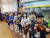 강릉시 신왕초등학교 신입생 7명은 지난 2일 입학식에서 바이올린을 선물 받았다. [사진 박진호 기자]