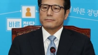 정병국, 바른정당 대표직 사퇴…"백의종군 하겠다"