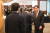 포스코 권오준 회장이 10일 오전 주주총회에 앞서 주주들과 인사하고 있다.  [사진 포스코]