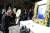 일제 강점기 대한민국 임시정부 지도자이자 민족계몽운동가였던 도산 안창호 선생의 순국 79주기 추모식이 오늘 서울 도산공원에서 열린다. 지난해 78주기 추모식을 찾은 참가자가 묵념하고 있다. [중앙포토]