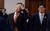 박근혜 전 대통령이 탄핵된 10일 오후 유일호(왼쪽) 경제부총리가 정부서울청사에서 열린 임시국무회의에 입장하고 있다. [중앙포토]