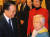 원자바오 전 총리가 춘절을 맞아 후야오방 전 총서기의 부인 리자오에게 새해인사를 하고 있다. [사진=인터넷 캡처]