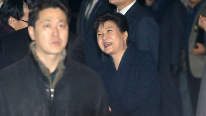 민경욱 "박 전 대통령, 눈물에 화장 지워져"…눈물의 의미는?
