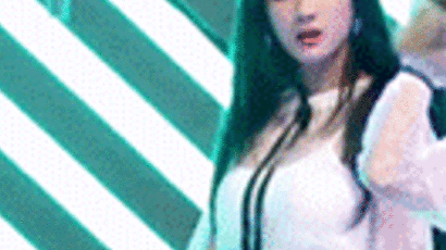 치마 속 촬영하는 카메라에 단호하게 대처한 여자 아이돌