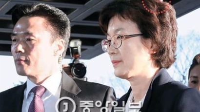이정미 재판관의 분홍색 '헤어롤'...헌재서 보관·전시 검토 중