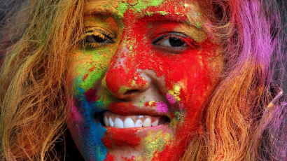 [화보] 물감 범벅 함박웃음…인도 색 축제 '홀리'