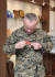 로런스 니콜슨 미 해병대 제3기동군 사령관이 지난 14일 한국 해병대로부터 받은 빨간명찰을 직접 달고 있다. [사진 해병대]