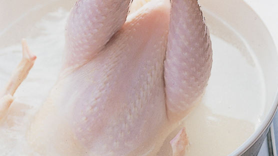 '냄새 없애려고 화학물질 사용' 브라질 닭고기, 국내 판매 잠정 중단