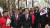 20일 경북 구미시 상모동 박정희 대통령 생가에서 김진태 의원이 지지자들과 함께 생가 안을 걷고 있다. 구미=김정석 기자