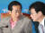홍준표 경남도지사와 유승민 의원은 보수진영의 후보로 주목받는다. 2012년 당시 한나라당 최고위원회의에서 머리를 맞댄 두 사람. [중앙포토]