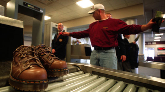 9ㆍ11 이후 칼 금지, 신발 검사…비행기 반입 금지 품목 역사 살펴보니 