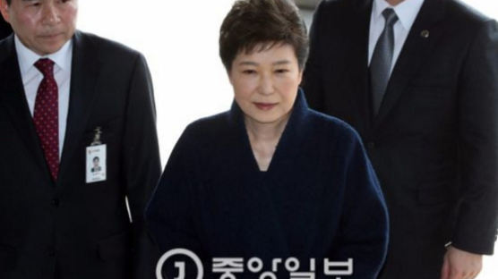 朴 "입장 전달해 만족"…변호인단 "검찰 예우에 경의"