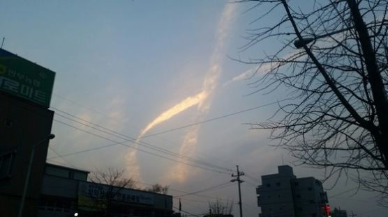 [세월호 인양] 리본 구름 찍은 김태연씨 “세월호, 한 번이라도 더 생각하기를”