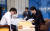 박정환(오른쪽) 9단이 월드바둑챔피언십 3라운드에서 미위팅 9단과 대국을 하고 있다. [사진 한국기원]