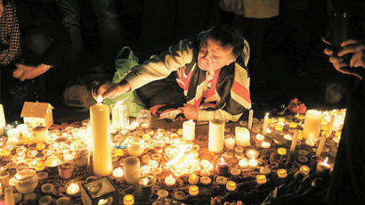 [사진] 런던 테러 희생자 추모