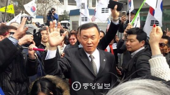 '경찰 소환' 탄핵 반대 집회 사회자 "난 단지 사회만 봤을 뿐"