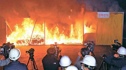 [사진] 전통시장 화재 막을 ‘방화천막’