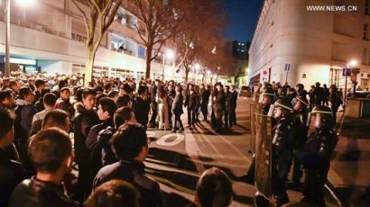 프랑스 경찰, 술 취한 중국인 총격 살해…항의 시위 번져