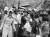 1977년 당시 구국여성봉사단체 총재였던 박 전 대통령은 서울 삼각산에서 회원들과 자연보호운동을 벌일 때는 스카프를 머리에 둘렀다. [중앙포토] 