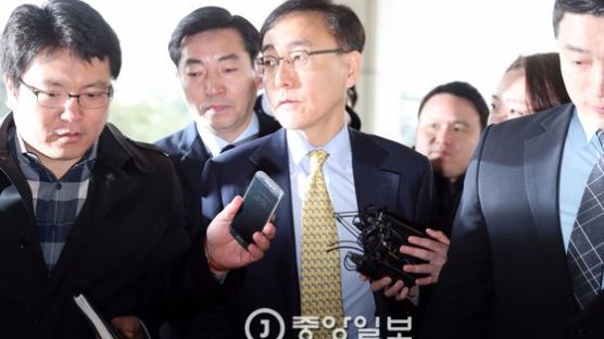 김진태 '김수남 총장 사퇴 촉구' … 검찰 '택도 없는 소리' 일축