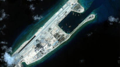 [사진] 남중국해 중국 인공섬 군사 시설 완성 임박