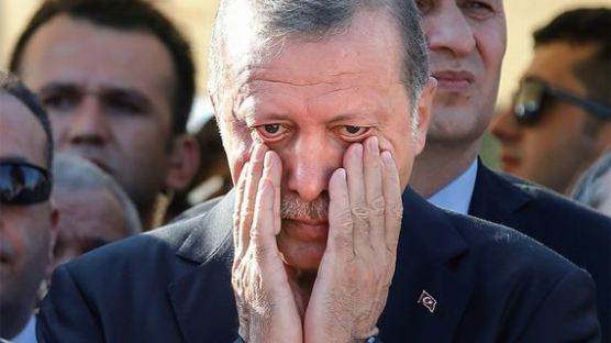 [개헌 국민투표 앞둔 터키의 내우외환] 술탄 꿈꾸는 에르도안, 유럽연합과 정면 충돌