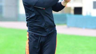 김현수, 시범경기 첫 홈런...장타력 과시