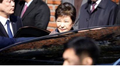 주요 외신 “박근혜 전 대통령 구속” 긴급 타전 