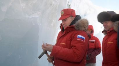 얼음 속 ‘보물’ 잡아라 … 북극으로 달려간 푸틴
