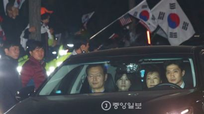 박 전 대통령 구속 후 첫 주말, 도심서 '친박단체' 대규모 집회