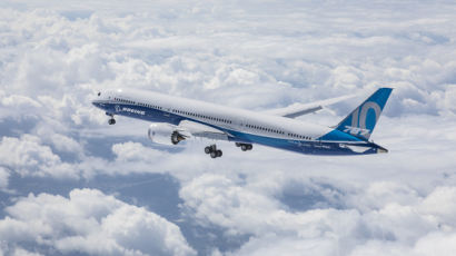 이륙 준비 마친 보잉 '787-10 드림라이너'…2018년 9개사 인도