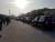 문재인 더불어민주당 후보 경호 인력과 경호 차량들이 4일 김해 봉하마을에서 대기하고 있다. 위문희 기자