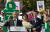 [2012-06-17] 문재인 민주통합당 상임고문이 아내 김정숙 씨, 아들 문준용 군과 함께 서대문 독립공원 무대에 올라 대선출마을 선언하고 있다. 출처 중앙포토